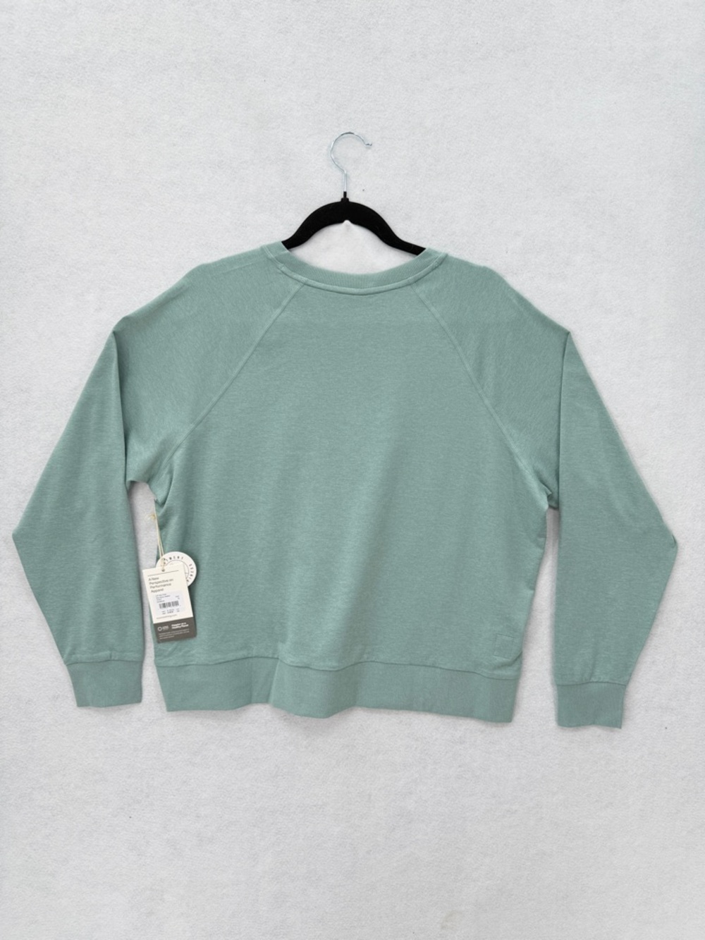 NWT Vuori Long Sleeve Halo Crew Women’s Sea Spray Heather VW241 Size Medium - Picture 2 of 10
